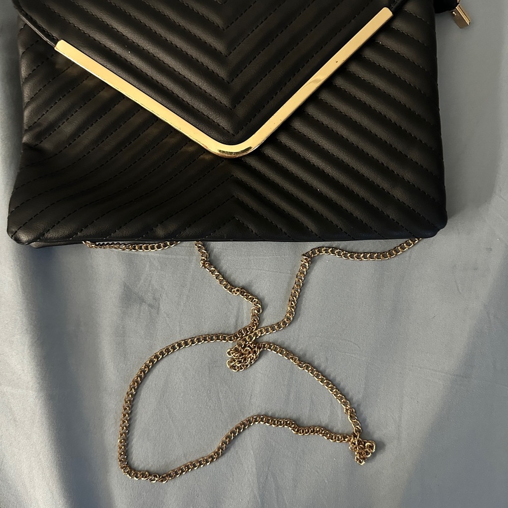 Elegant Black Quilted Chain Bag